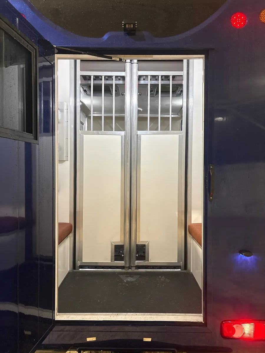 2023 Renault 2 stall horsebox €55000 No VAT - Image 3