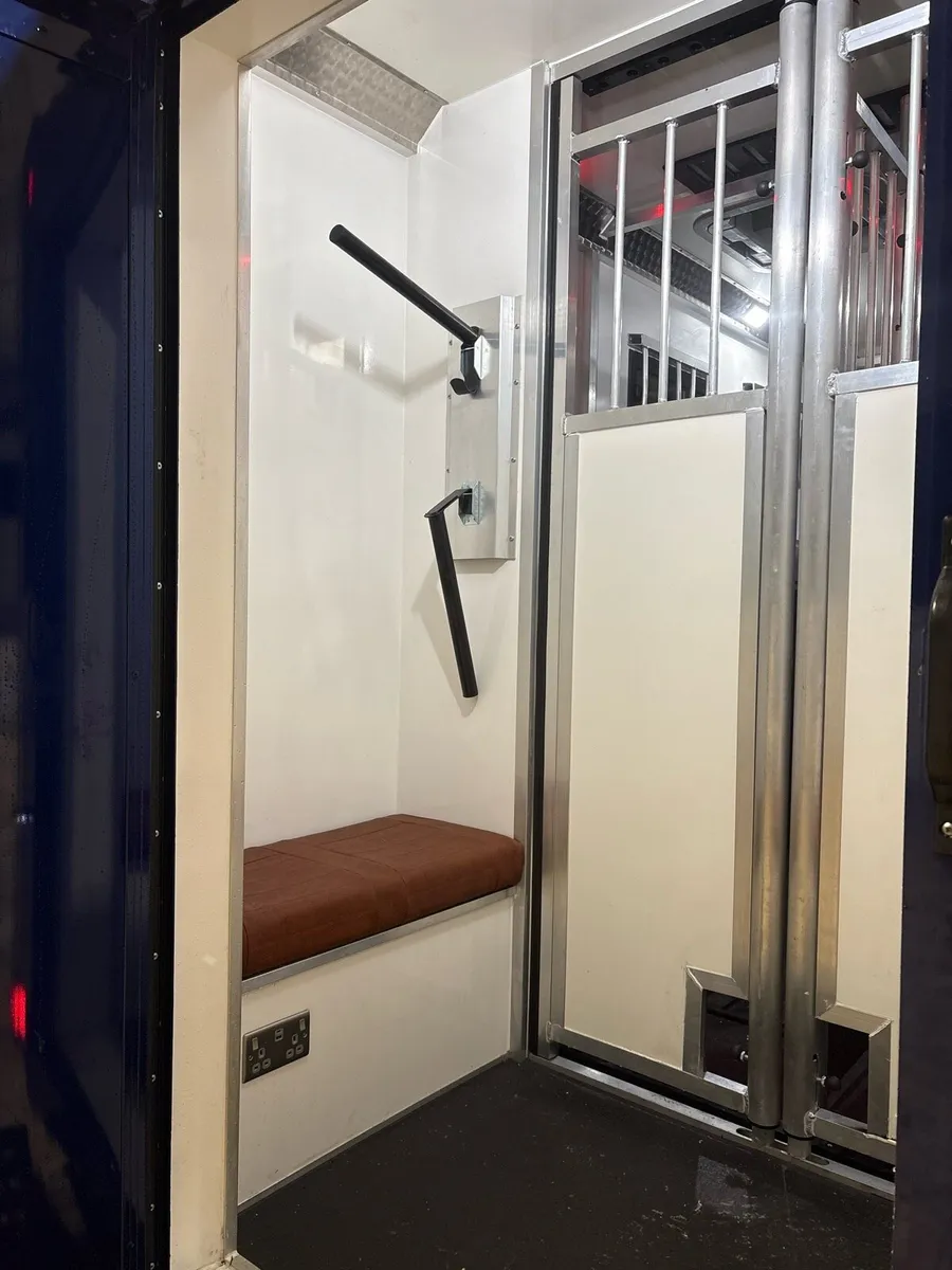 2023 Renault 2 stall horsebox €55000 No VAT - Image 4