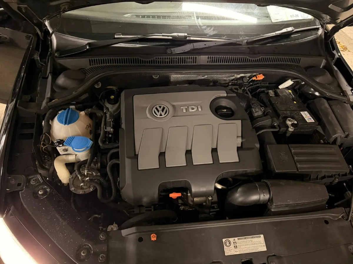 Volkswagen Jetta 2012 - Image 3