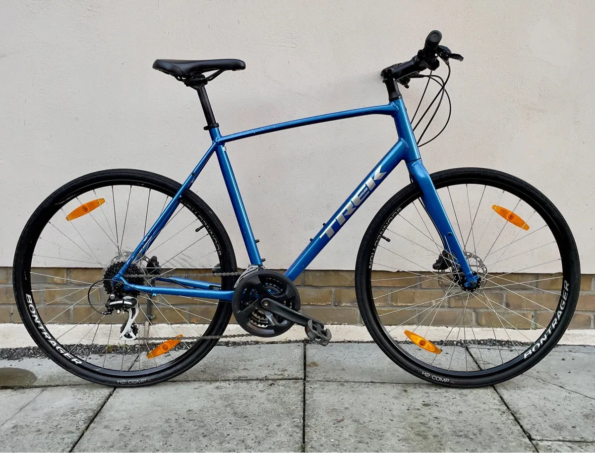 Trek FX 2 Hybrid Bike - XL Frame - Like New! - Image 1