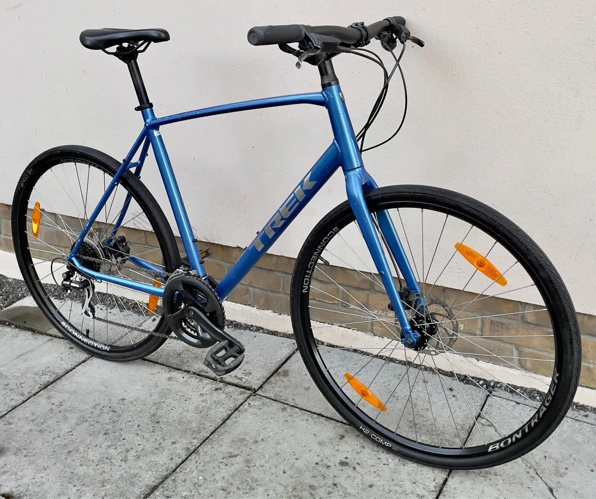 Trek FX 2 Hybrid Bike - XL Frame - Like New! - Image 2