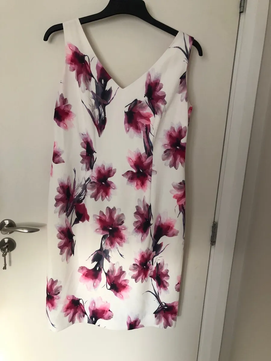 Women’s clothing - Image 2