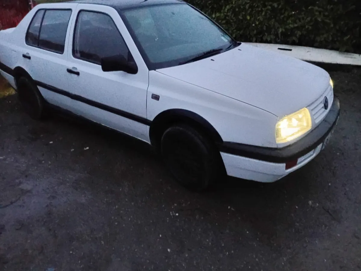 Volkswagen Vento 1995 - Image 1