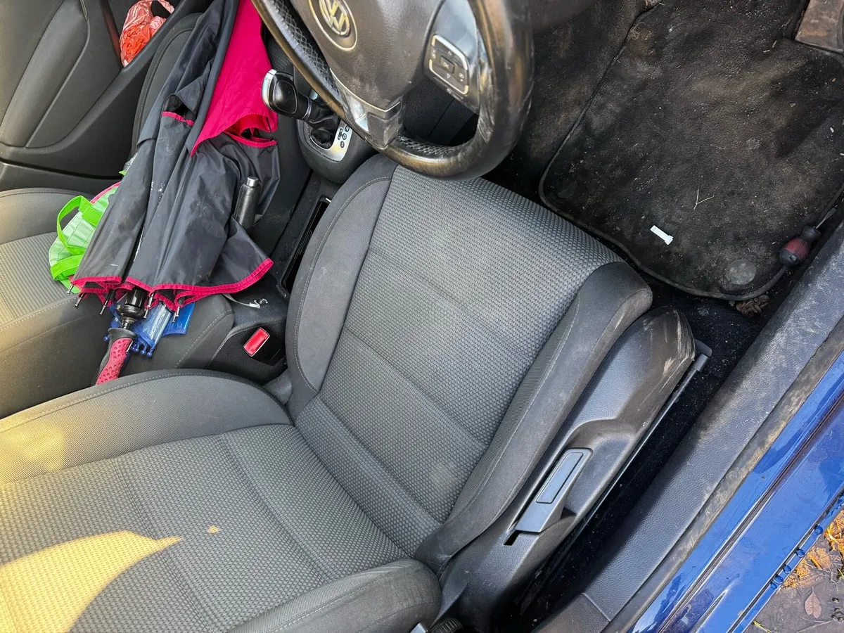 2011 vw golf 1.6tdi auto - Image 4