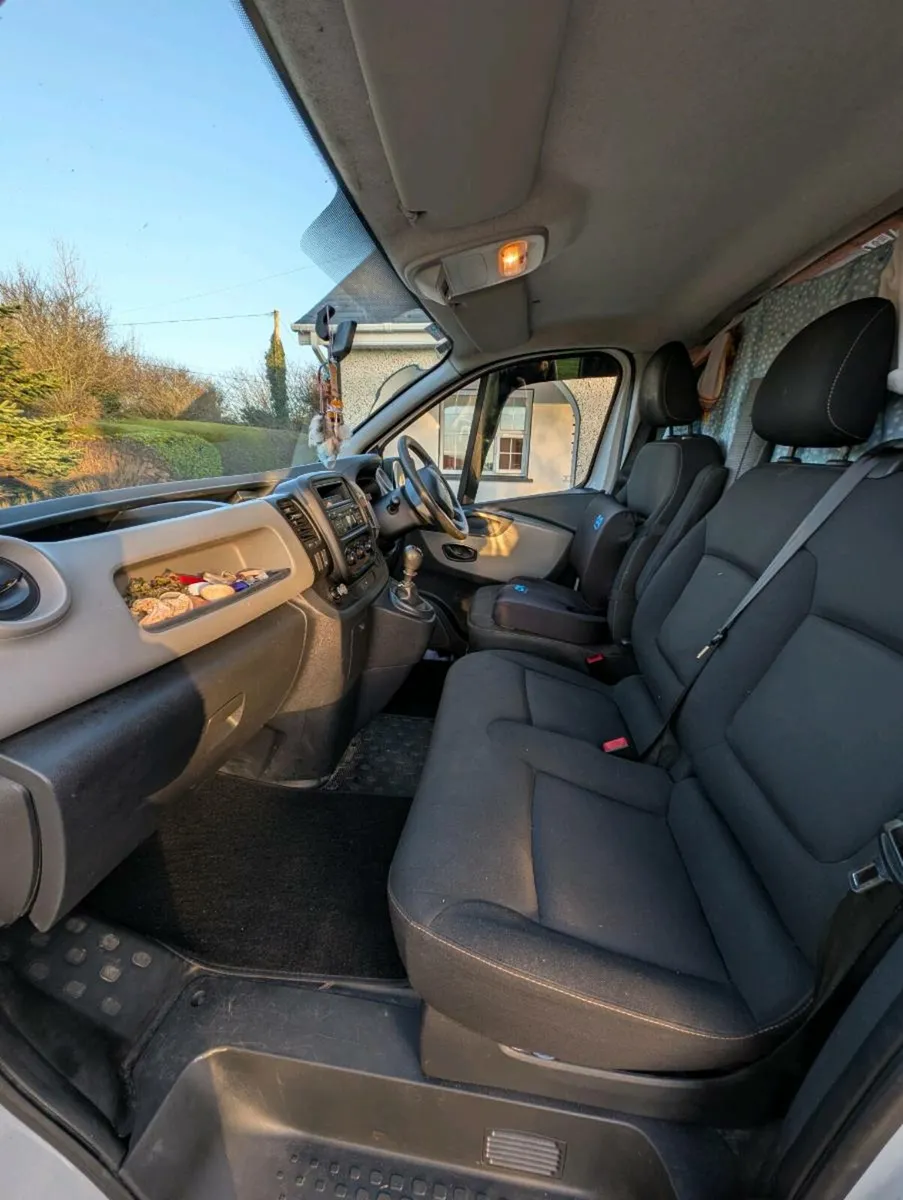 Campervan Renault Trafic - Image 3