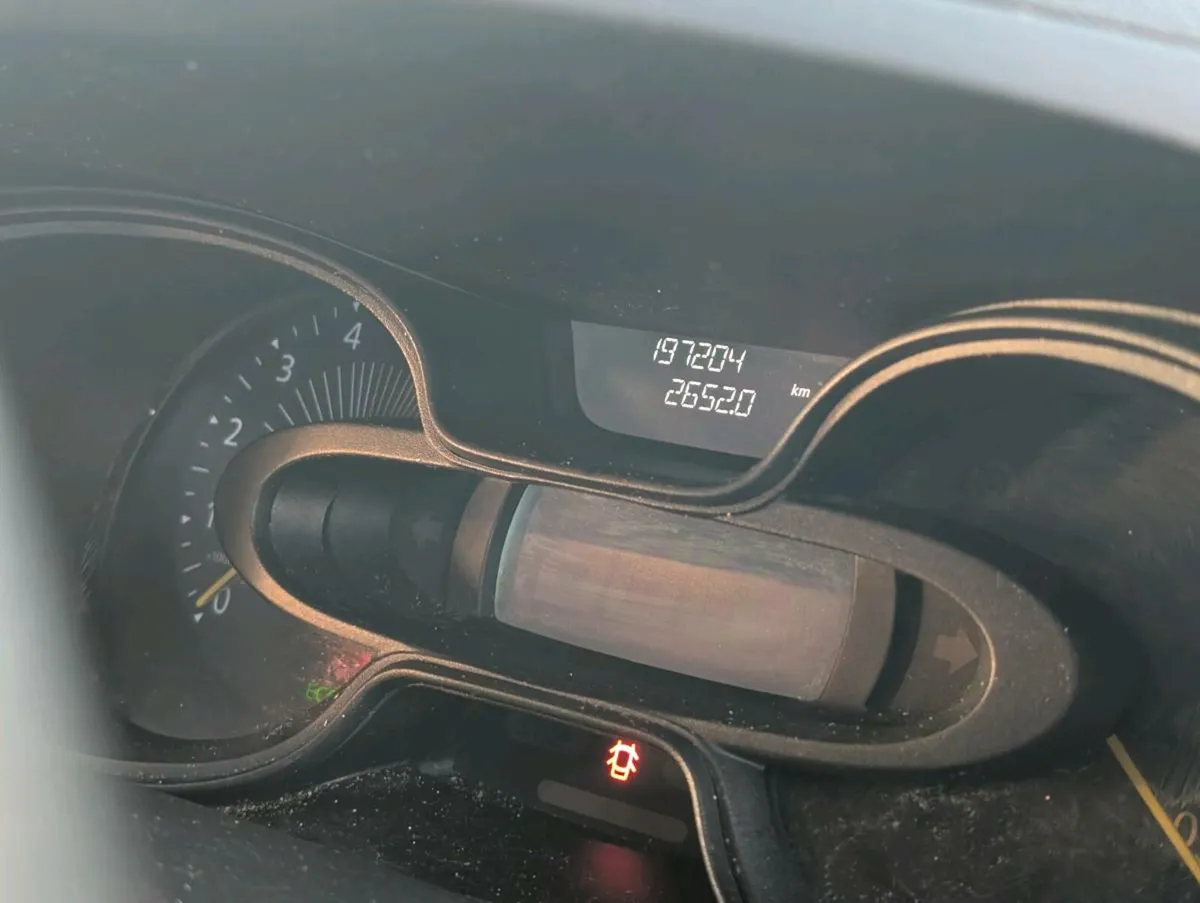 Campervan Renault Trafic - Image 4