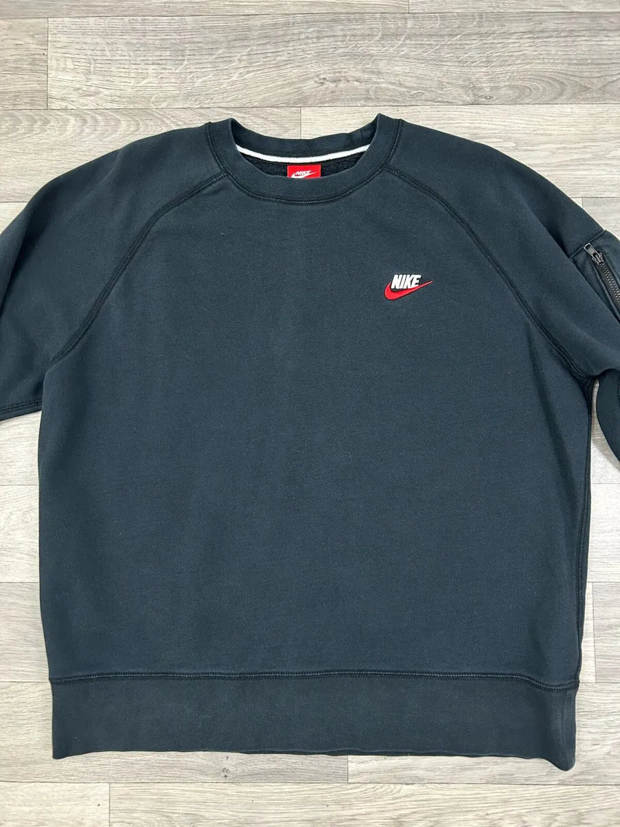 Nike Sweatshirt Mens M/L - Image 2