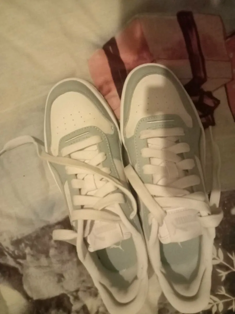 Ladies puma platform trainers size 5 - Image 2