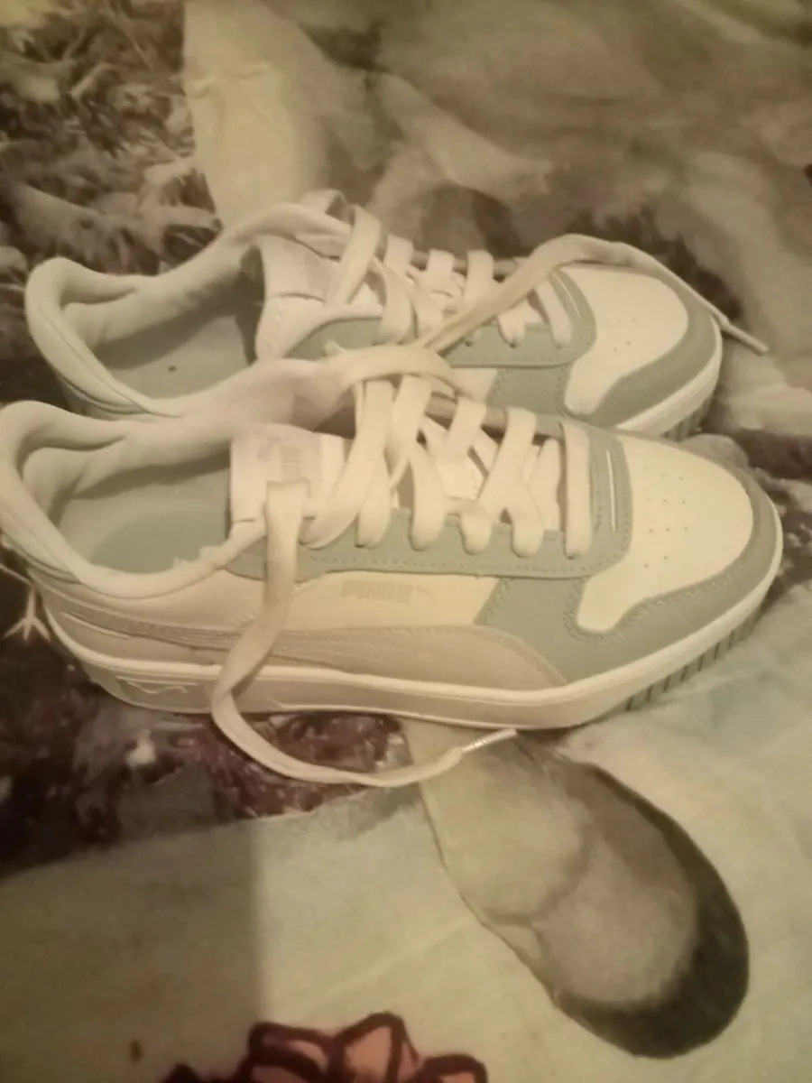 Ladies puma platform trainers size 5 - Image 1