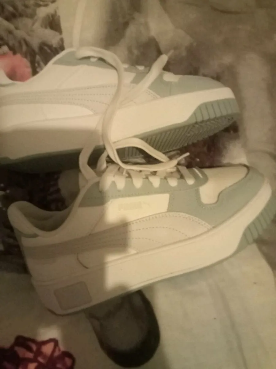 Ladies puma platform trainers size 5 - Image 4