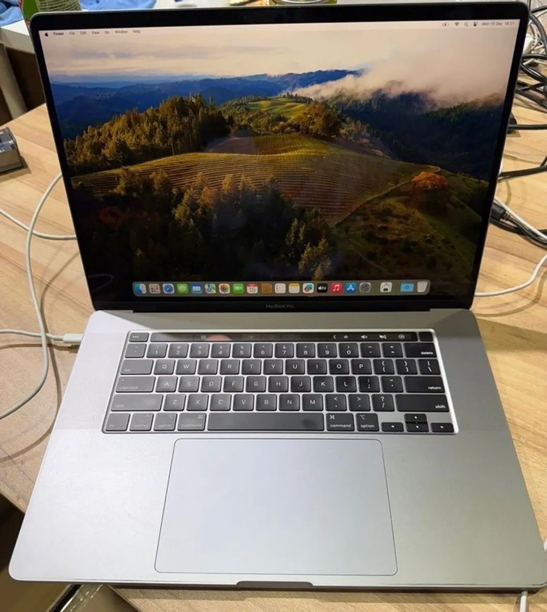 MacBook Pro 2019 16 Touch Bar - Image 1