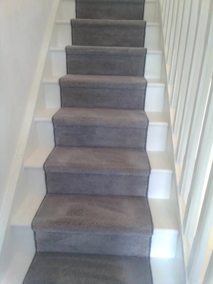 Carpet runner, sitting room carpet & landing - Image 1