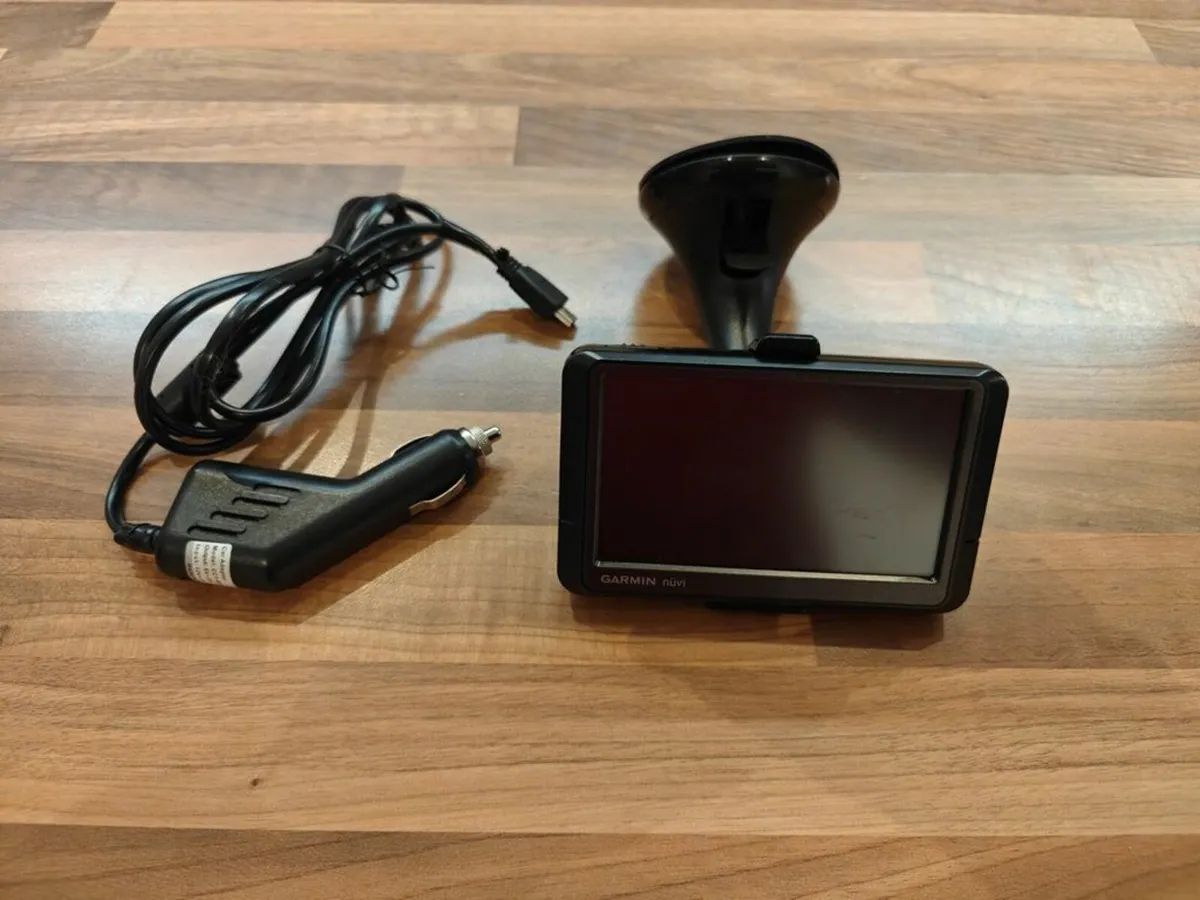 Garmin 255W sat nav - 2025 Ireland / UK map . - Image 1