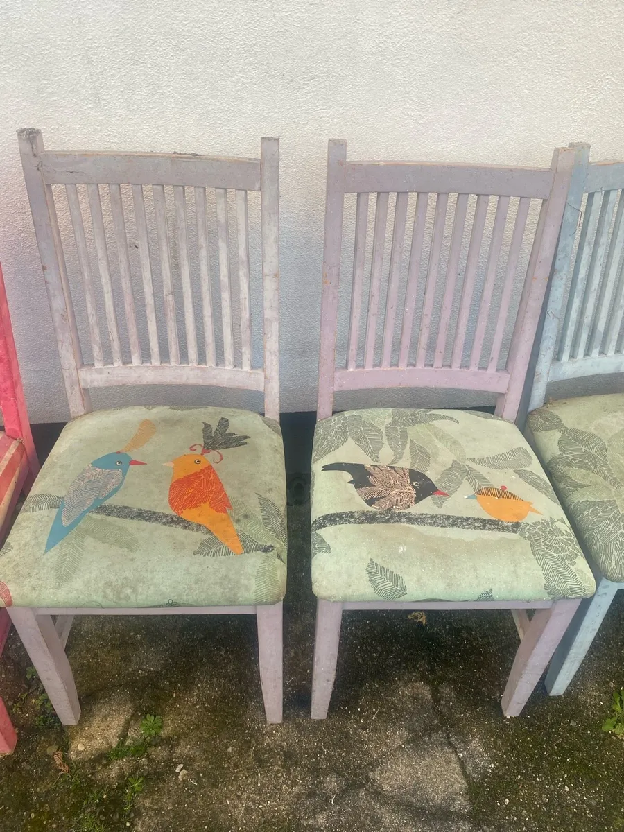 Table and Chairs - Image 3