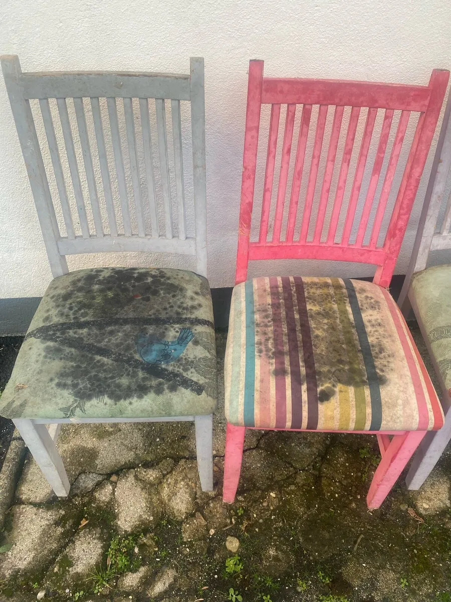 Table and Chairs - Image 4