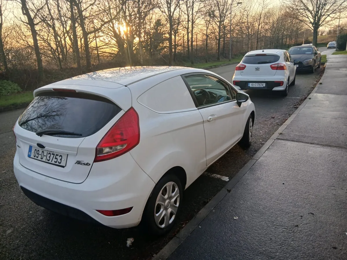 Ford Fiesta 2009 - Image 2