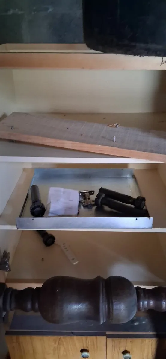 Kitchen presses,sink and breakfast bar - Image 2