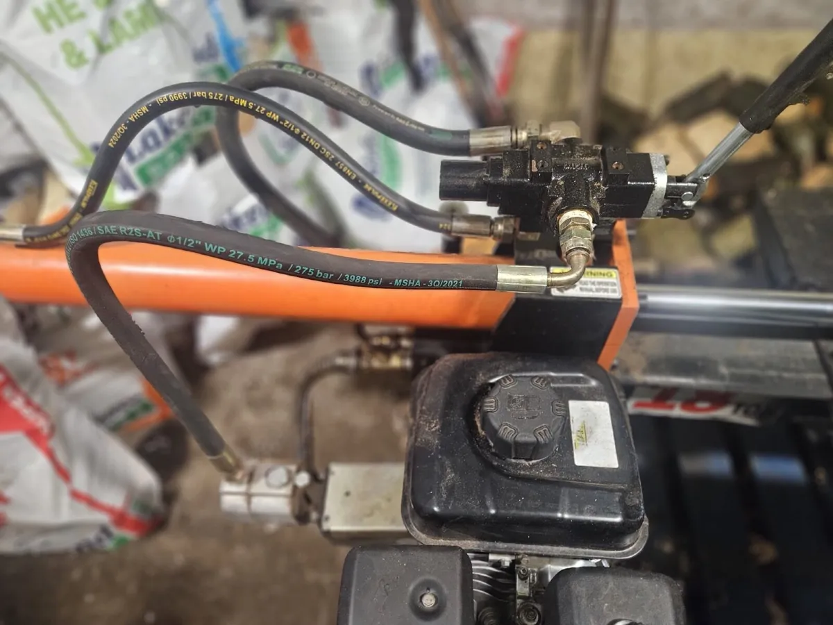 18 Ton Log Splitter - Image 3