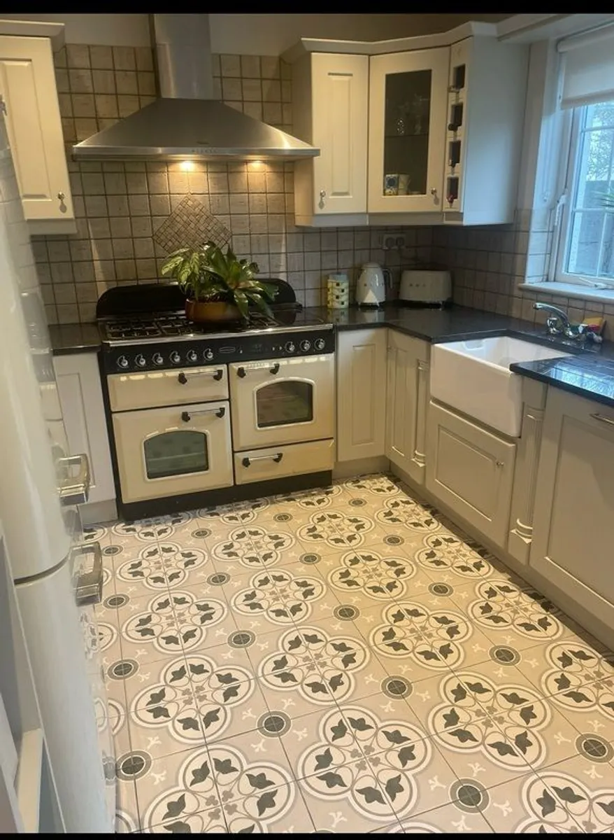Entire Kitchen For Sale - Image 2