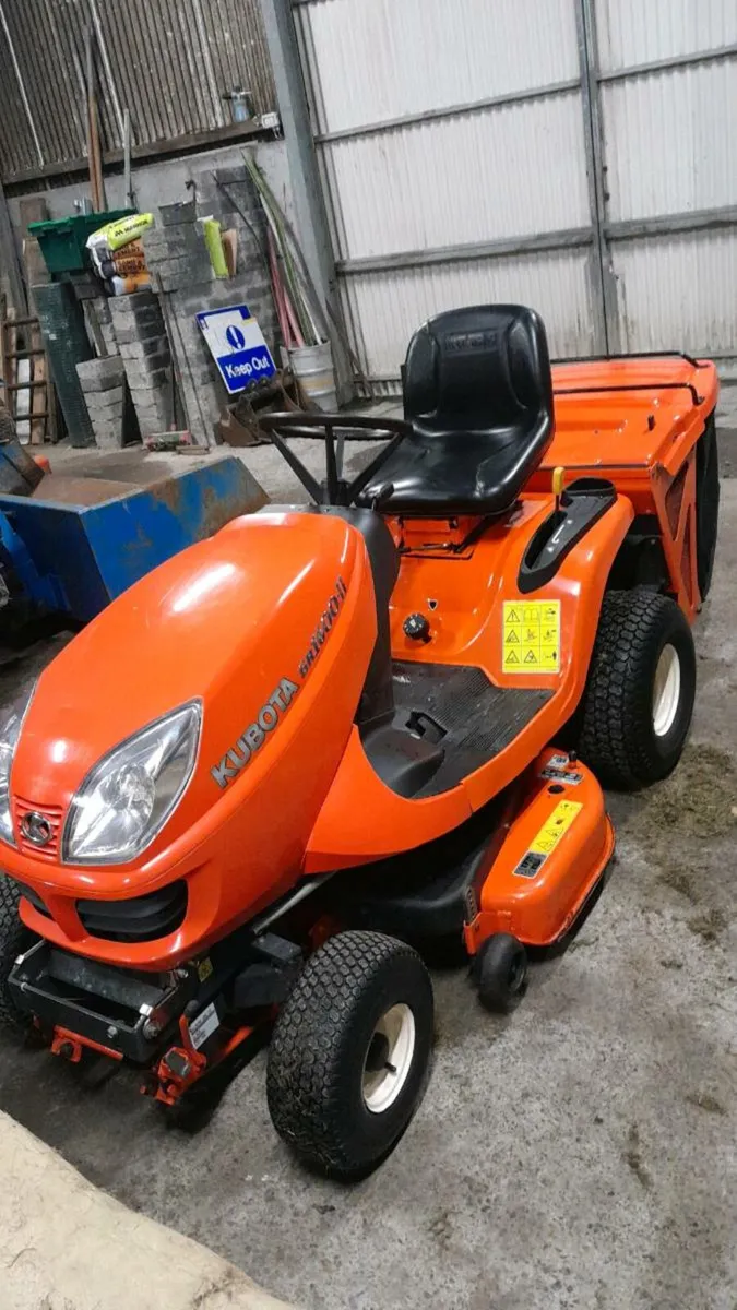 Ride on lawn mower - Image 2