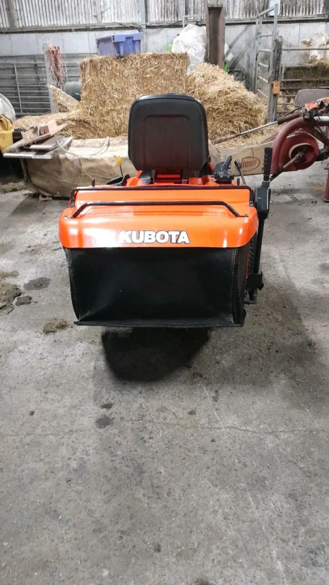 Ride on lawn mower - Image 3