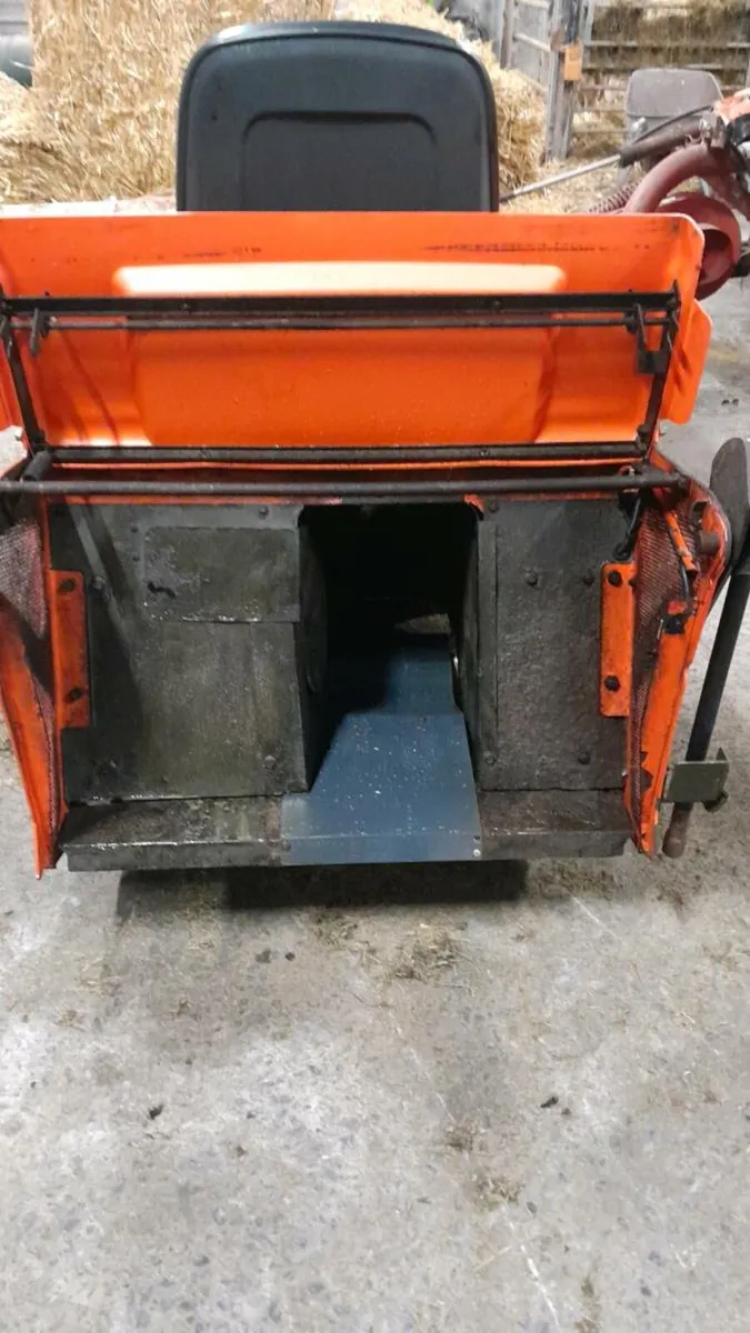 Ride on lawn mower - Image 4