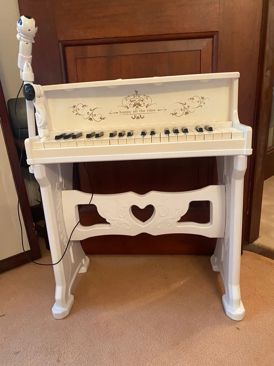 Princess Keyboard & Stool - Image 1