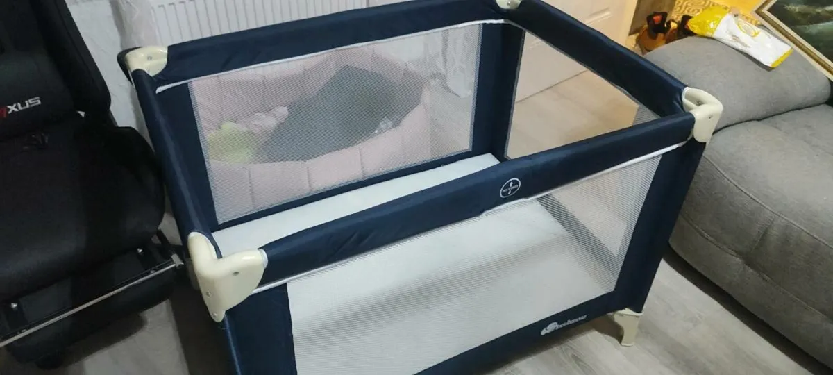 Babaun travel cot - Image 1