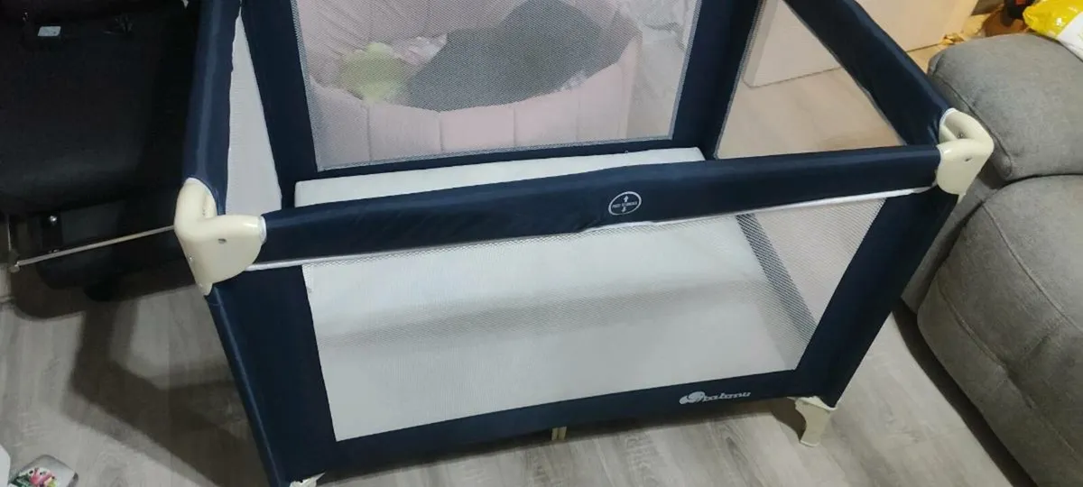 Babaun travel cot - Image 4