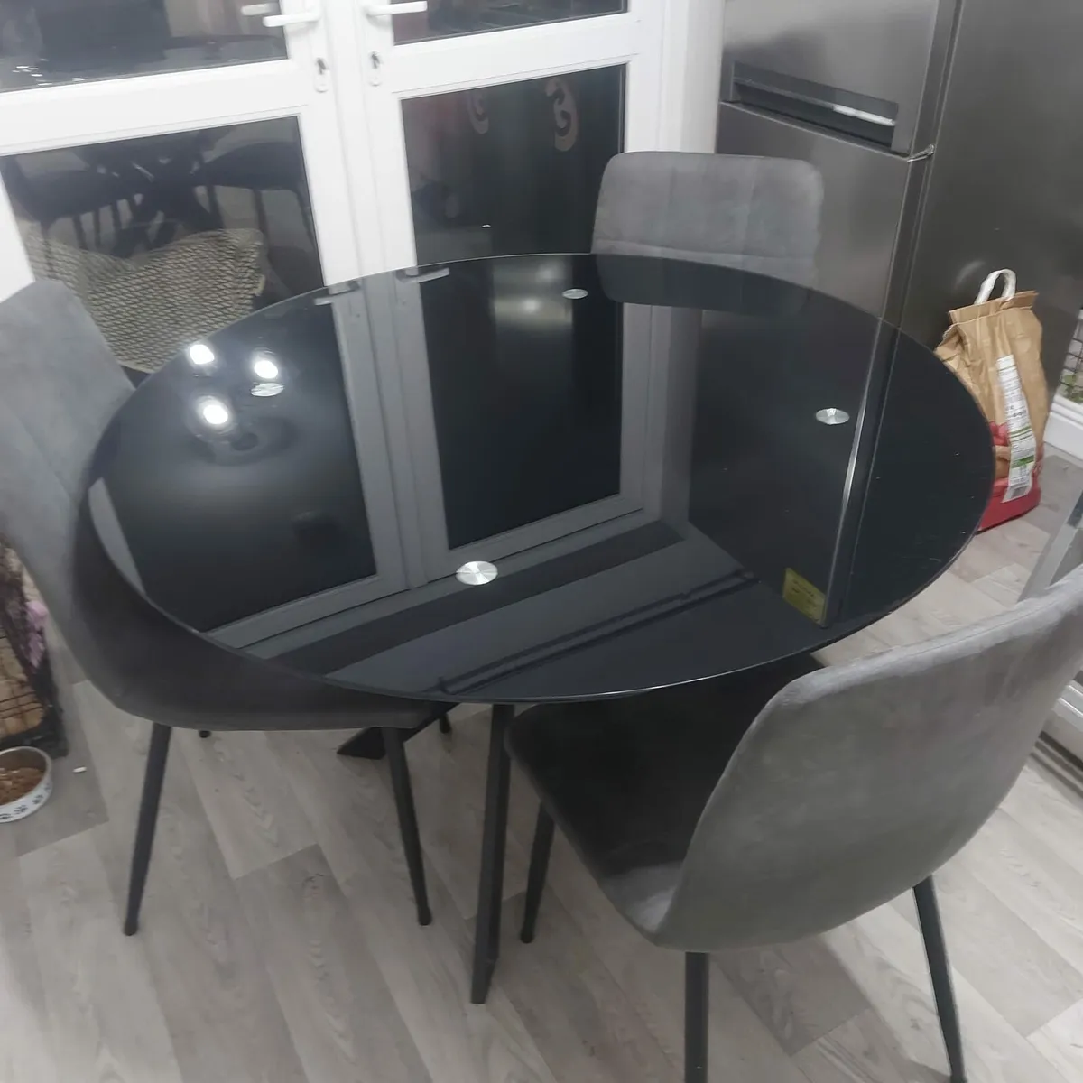 Table and chairs - Image 2