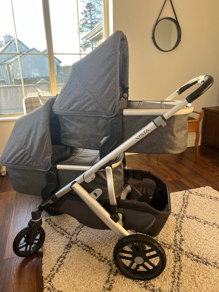Uppababy Vista V2 travel system - Image 2