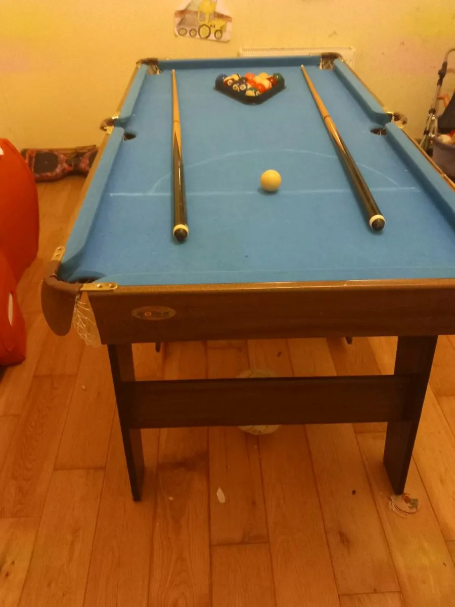 Pool table - Image 1