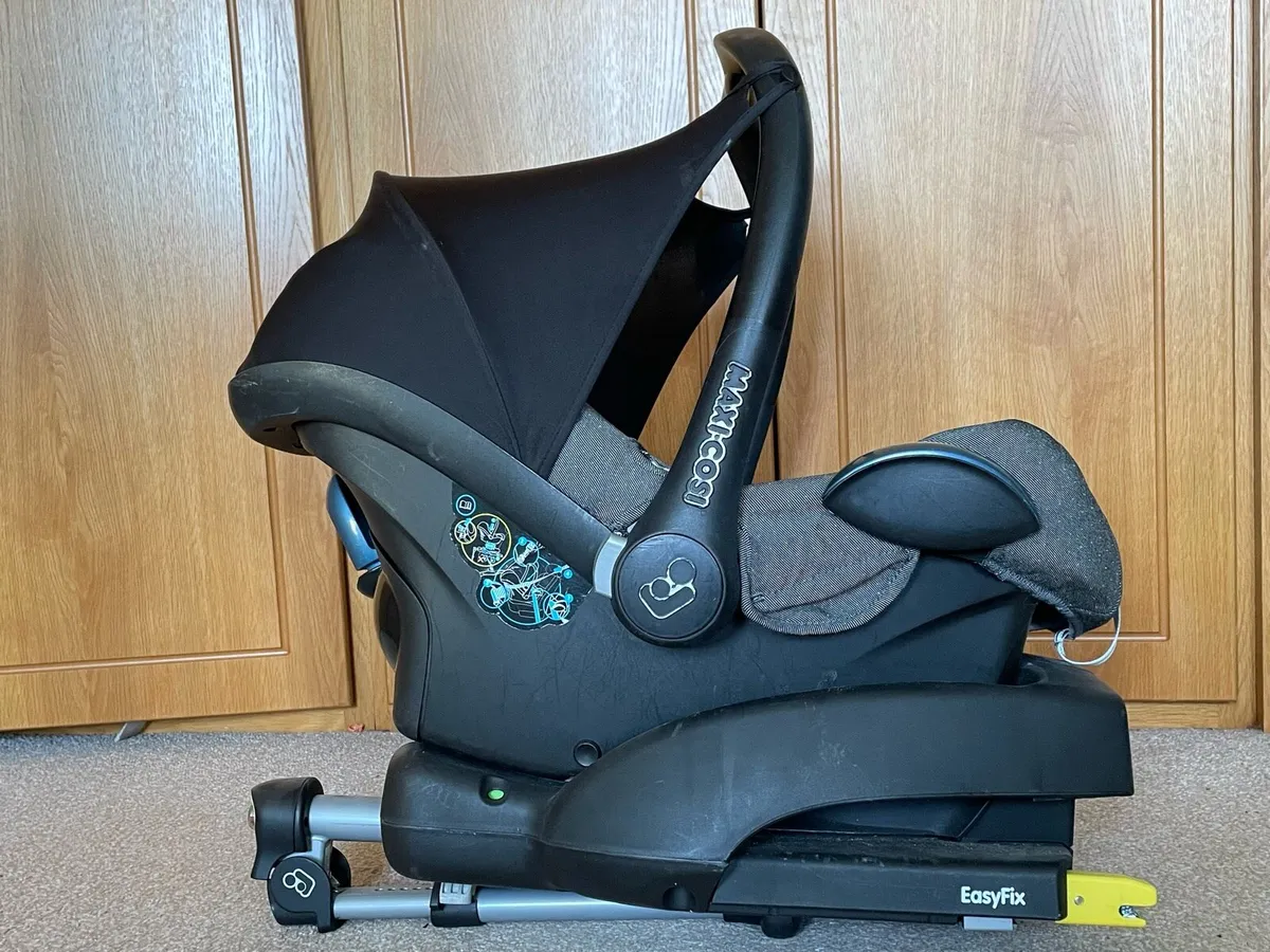 Maxi Cosi Car Seat + Isofix - Image 2
