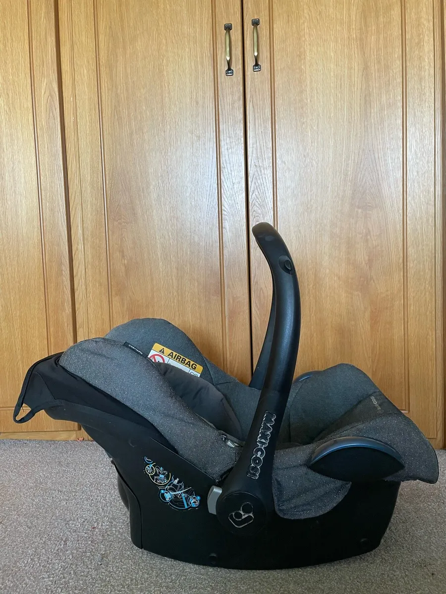 Maxi Cosi Car Seat + Isofix - Image 4