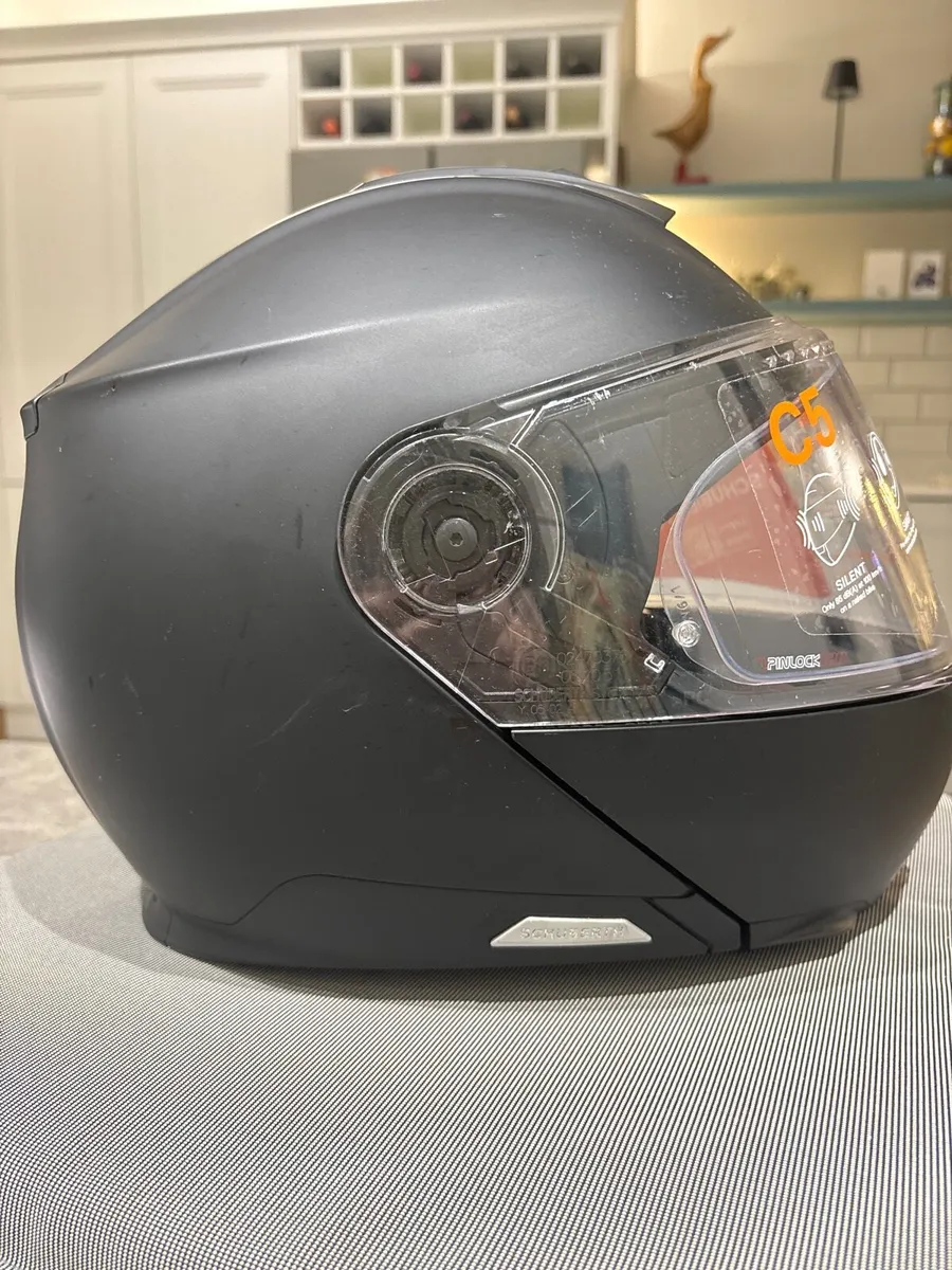 Motorcycle Helmet Suhberth C5 - Image 1