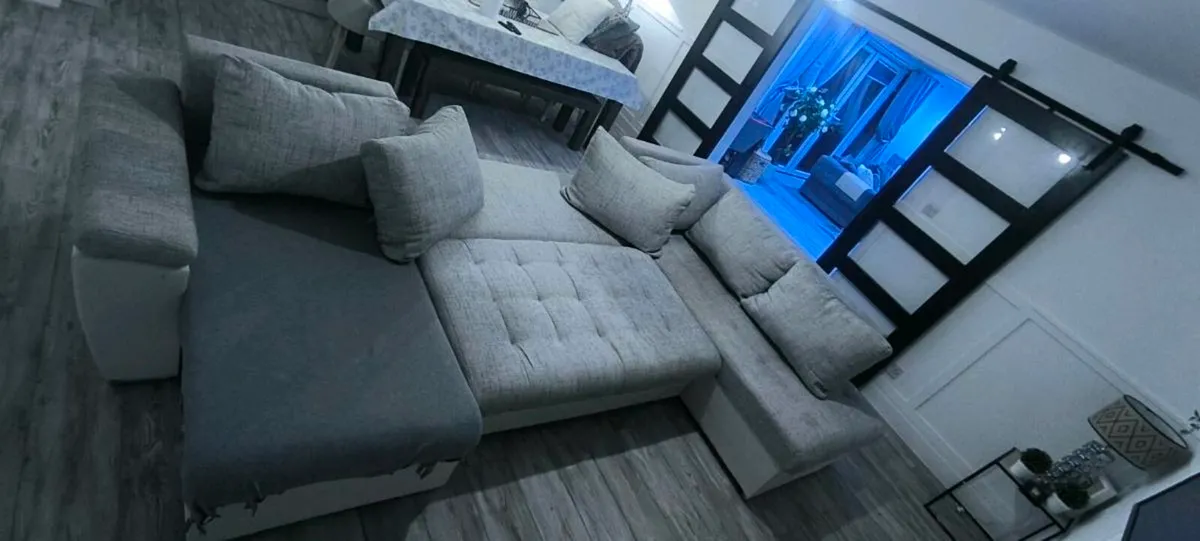 Corner sofa - Image 1