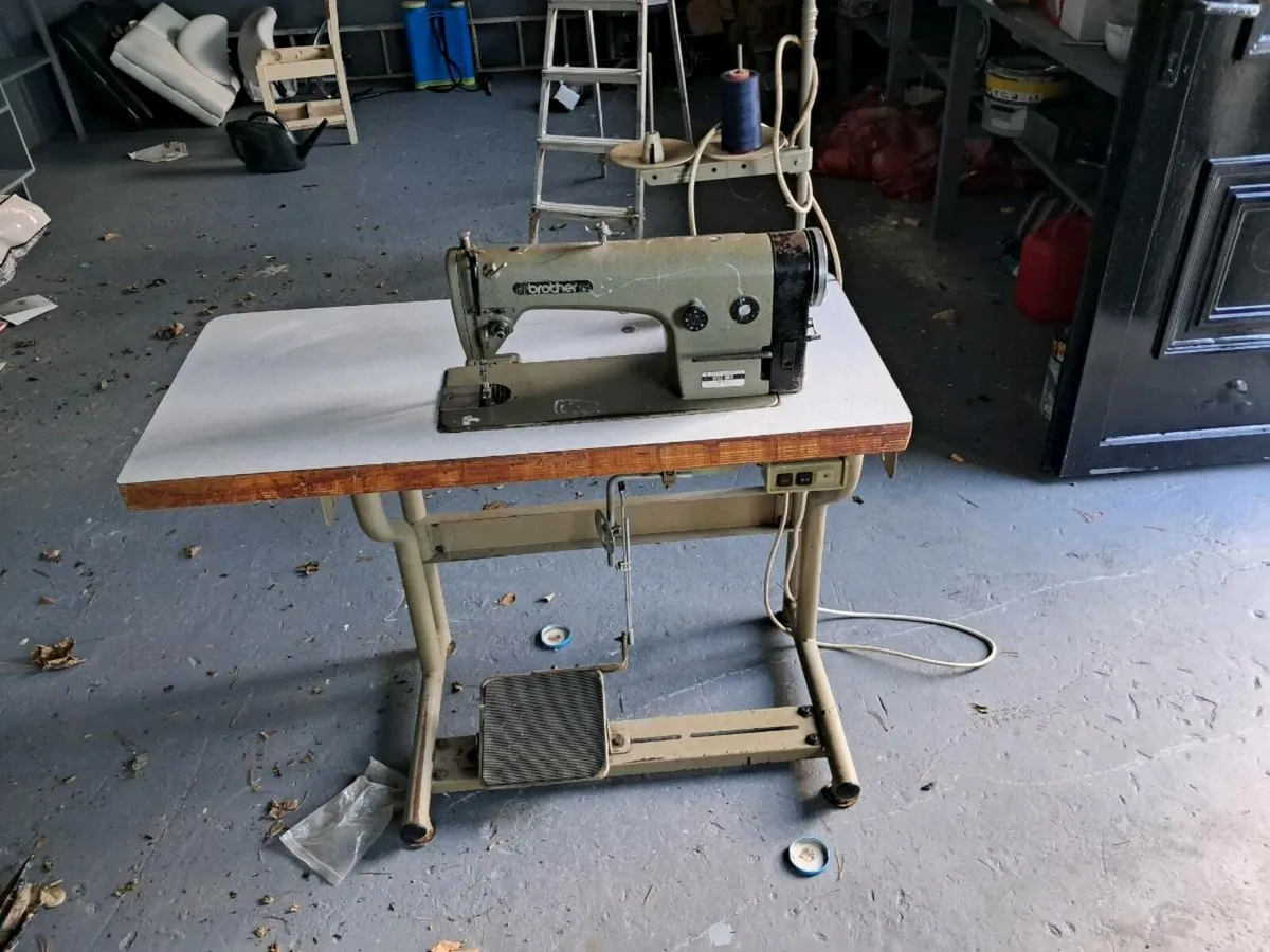Sewing machine - Image 2