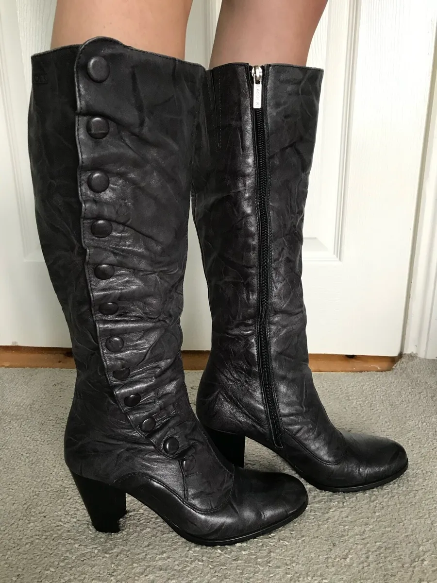 Women boots size 5 - Image 2
