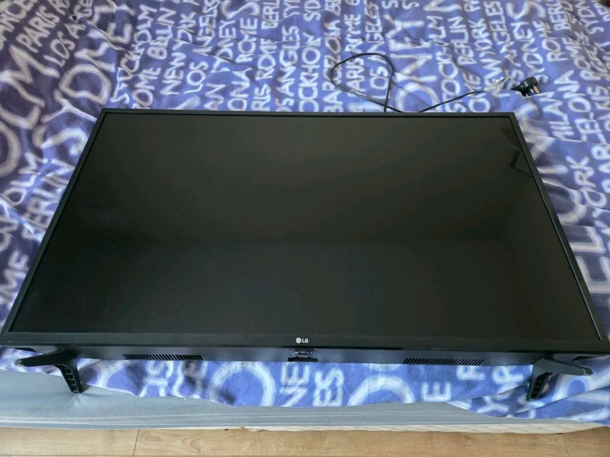 43inch smart TV - Image 1