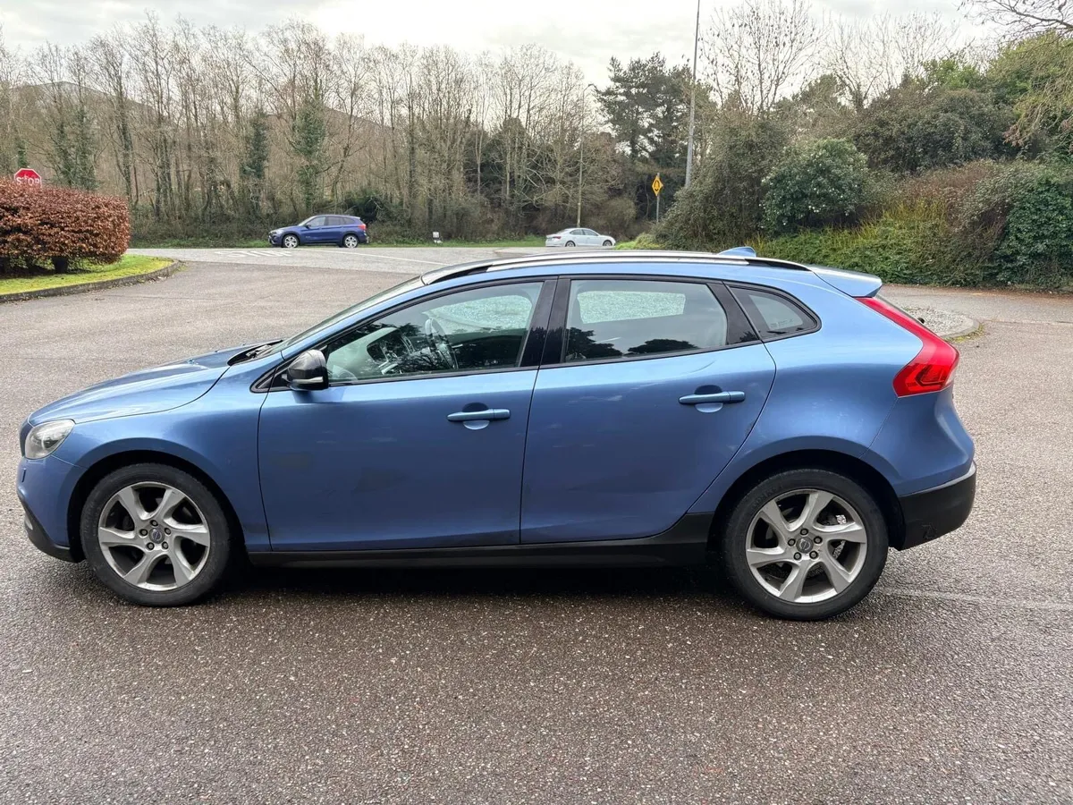 2014 Volvo V40 1.6 Diesel Crosscounty Auto - Image 2