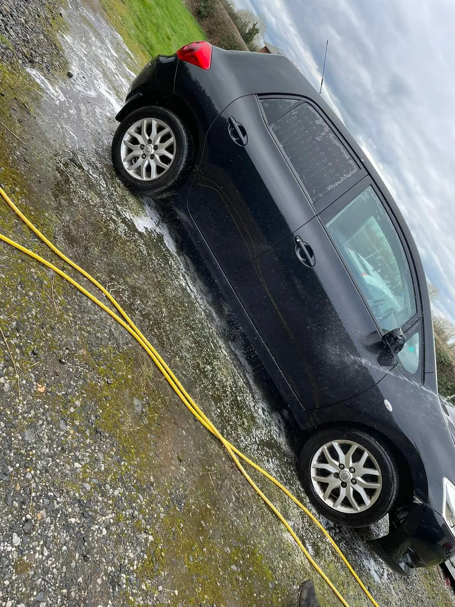 Toyota auris 2.0 diesel - Image 1