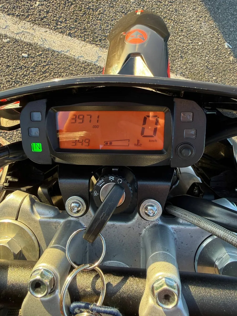 APRILLIA SX 125 FOR SALE NEW CONDITION A1 L BIKE - Image 4