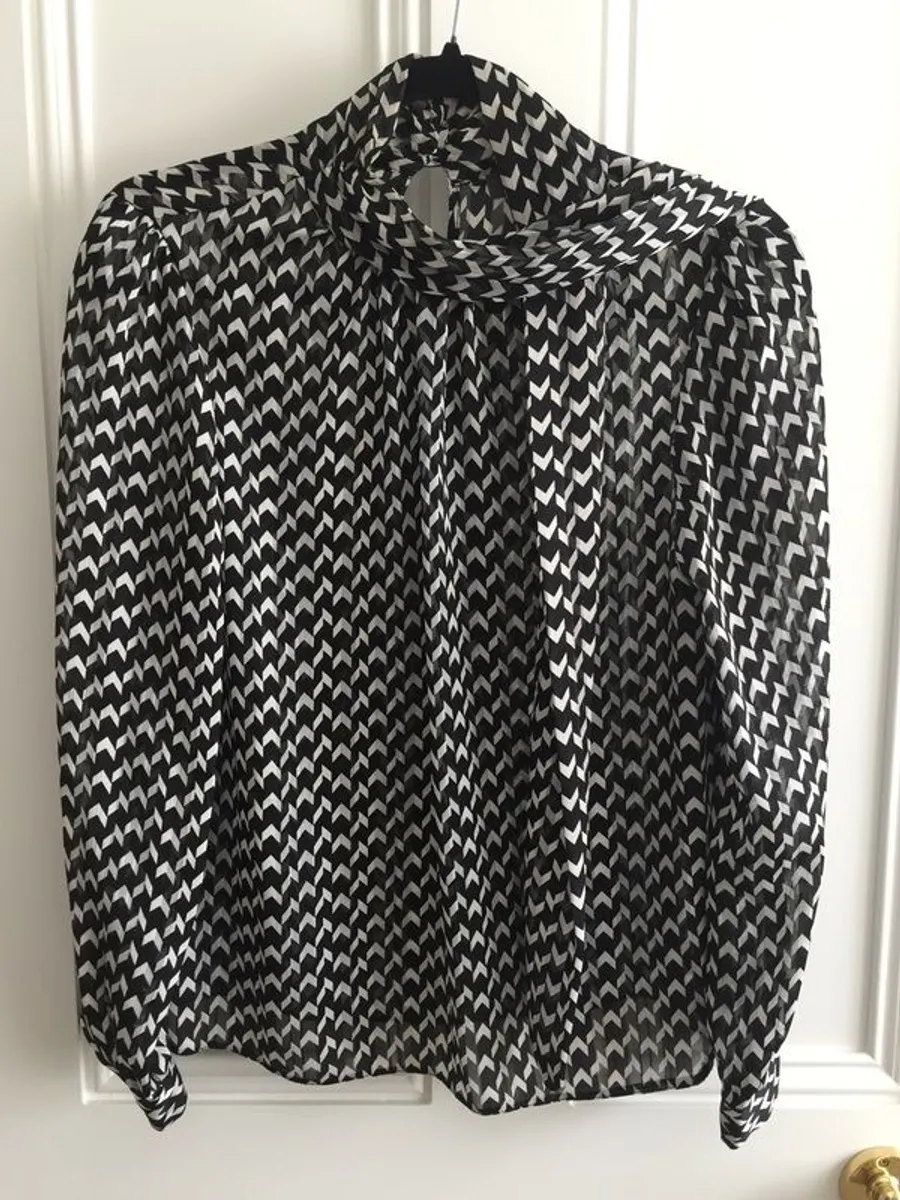 BRAND NEW Beautiful Ladies Tops - Image 4