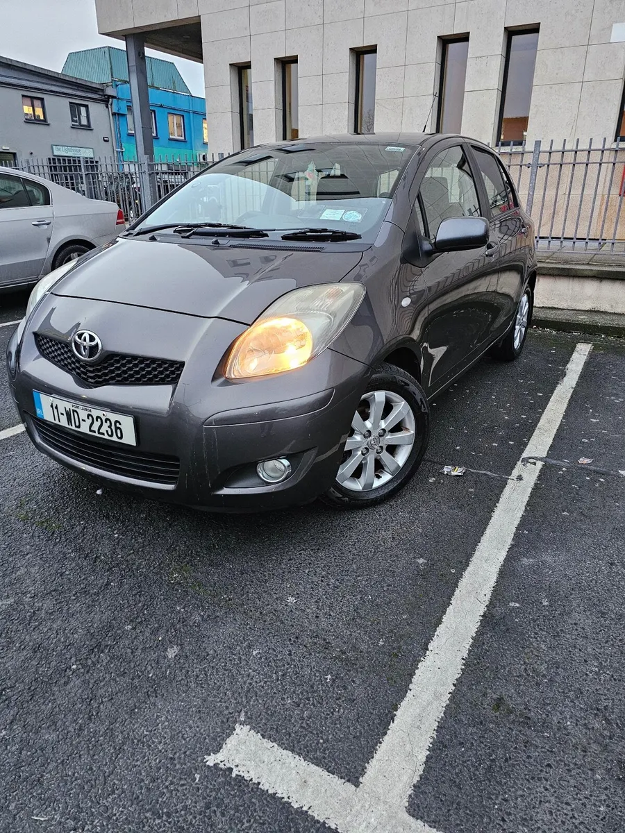 Toyota Yaris 2011 petrol 1.3 manual - Image 1