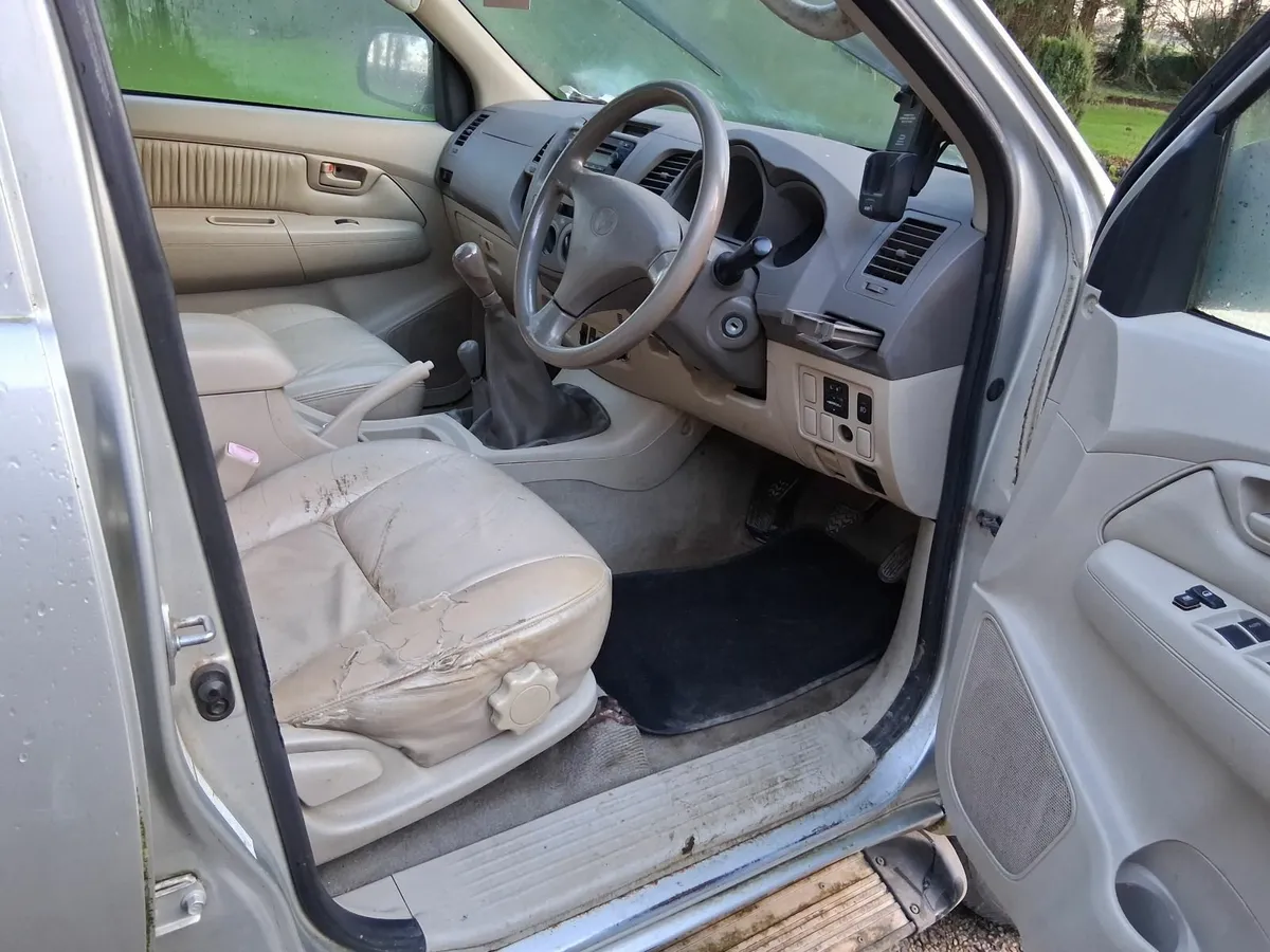 Toyota Hilux 2006 - Image 2
