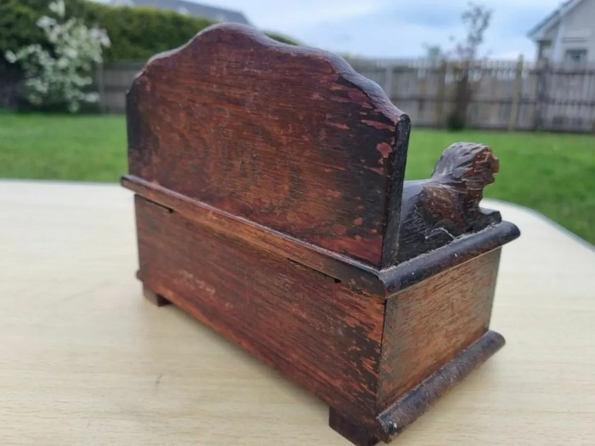 Wooden miniature vintage bench with music box - Image 4
