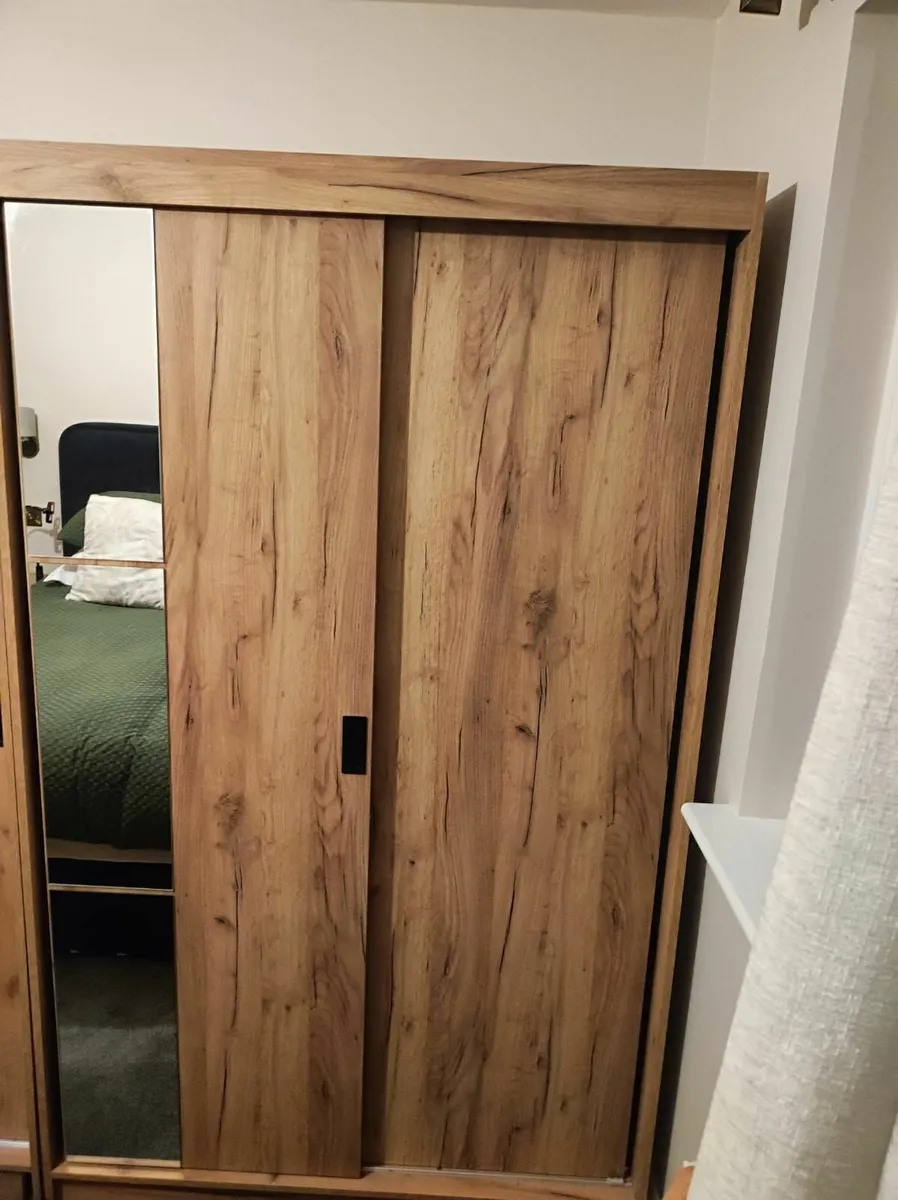 Bedroom furniture set - Image 4