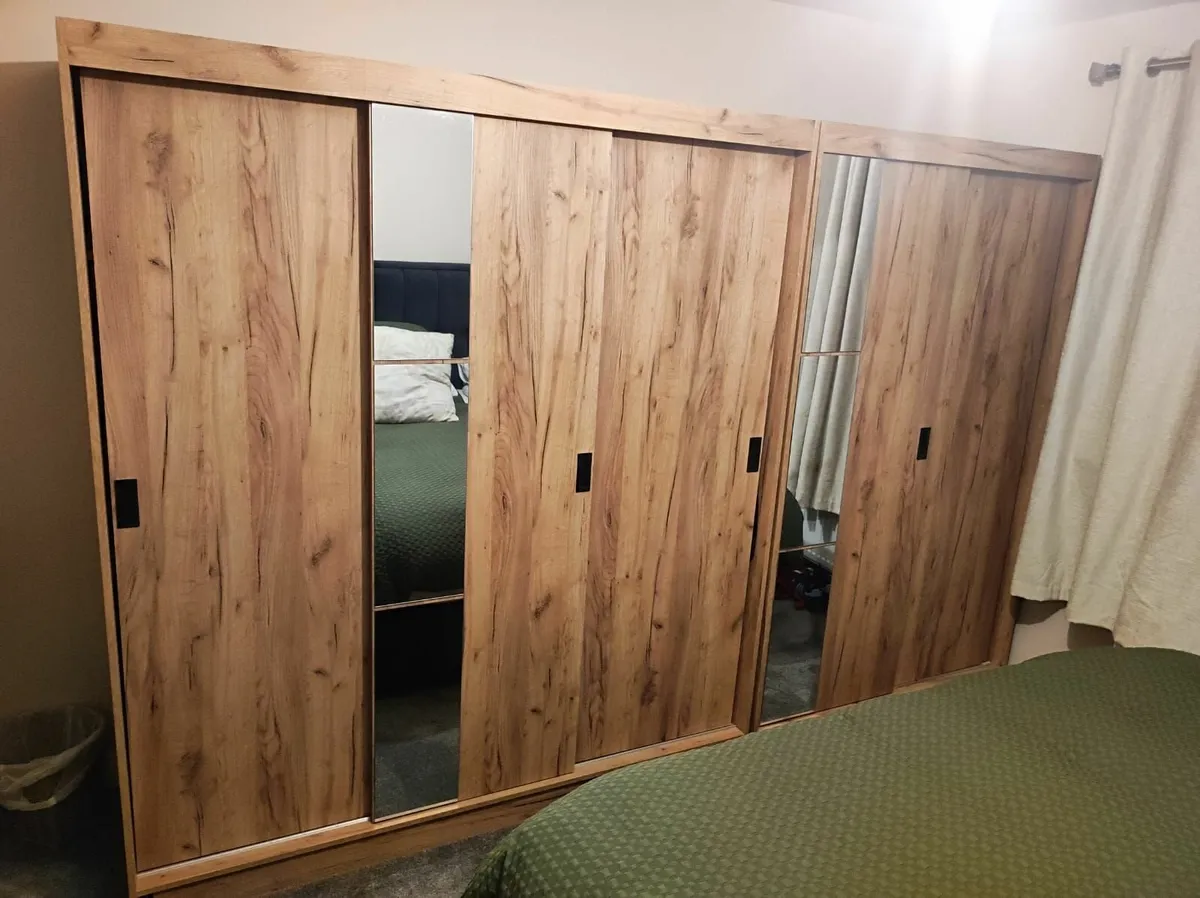 Bedroom furniture set - Image 1