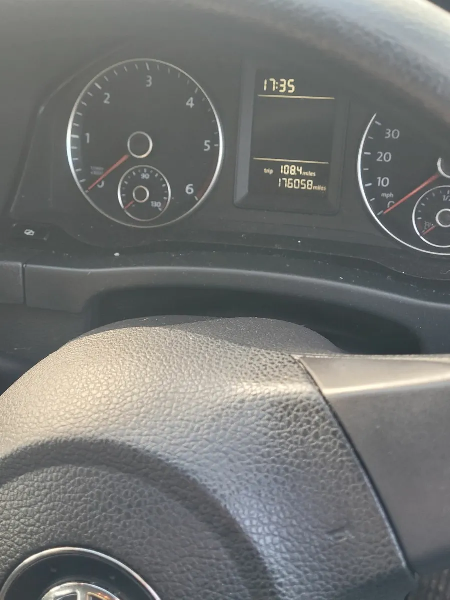 Volkswagen Golf 2011 - Image 1