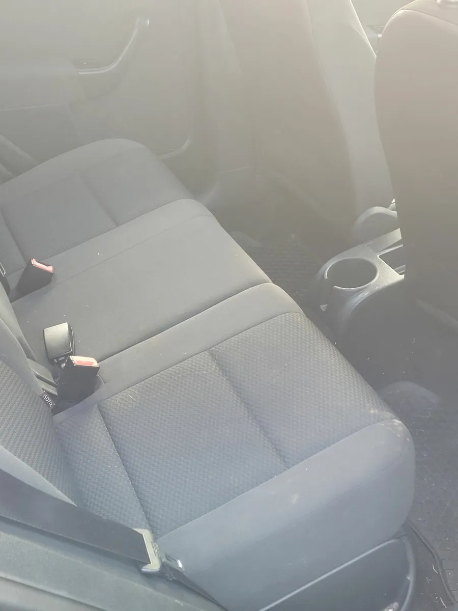 Volkswagen Golf 2011 - Image 4